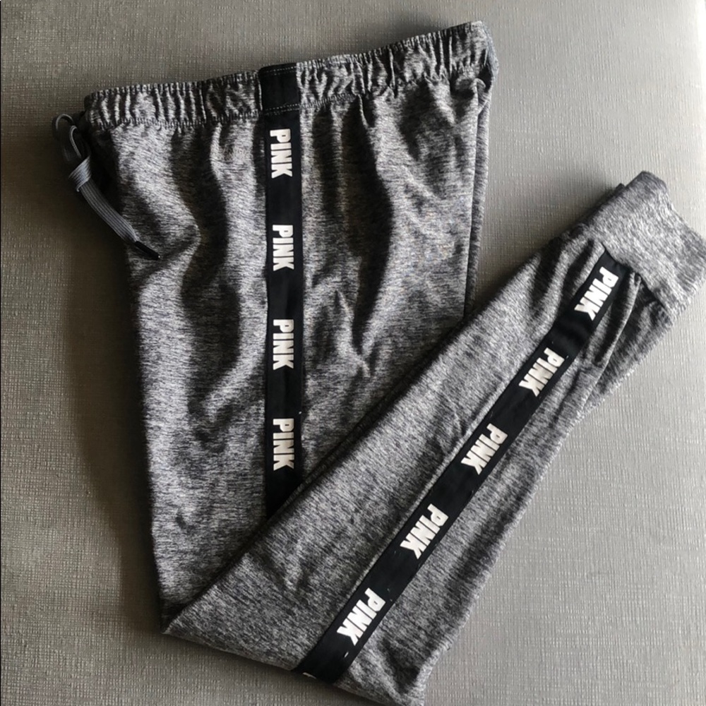 🌟 DEAL VS PINK comfy jogger pants!